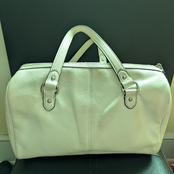 Coach Lux Soft Cream Leather Minimalist Classic Zip Up Crossbody Handbag Purse